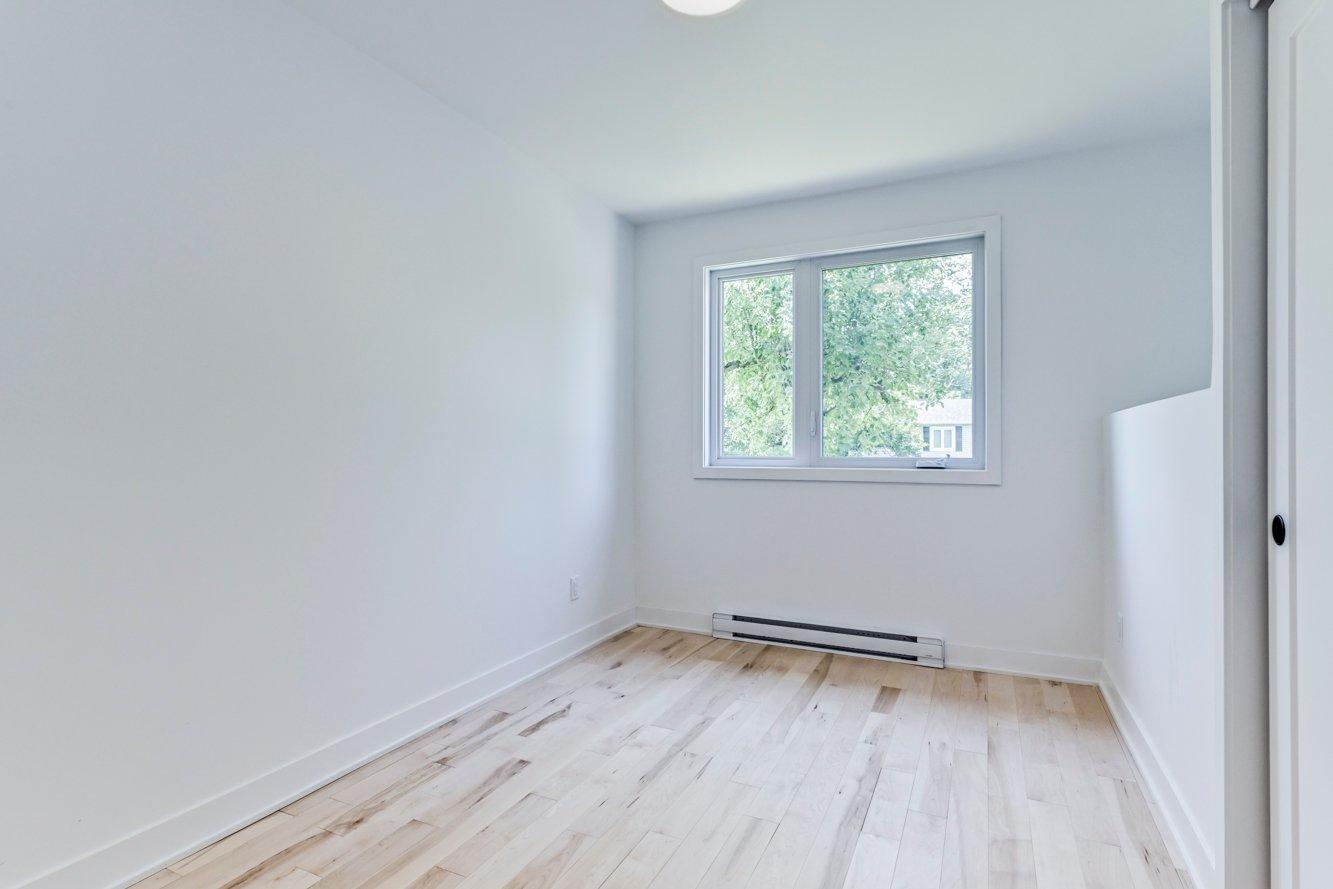 









2010


Rue La Corne

,
Saint-Bruno-de-Montarville,




QC
J3V4Z9


