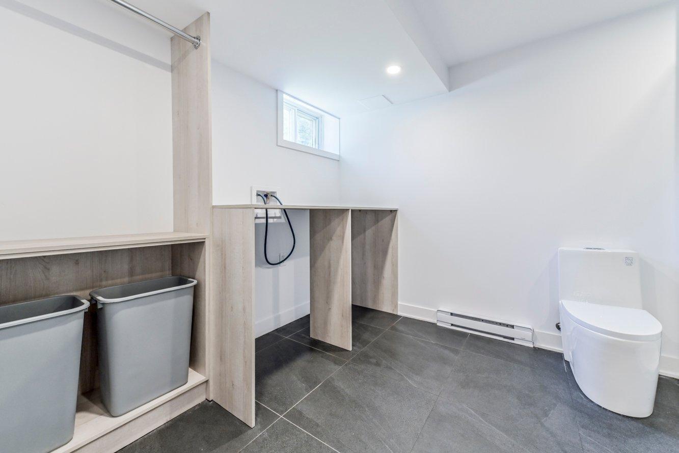 









2010


Rue La Corne

,
Saint-Bruno-de-Montarville,




QC
J3V4Z9

