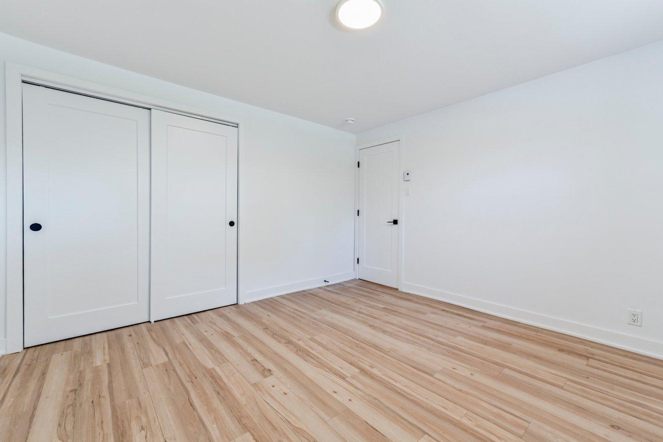 









2010


Rue La Corne

,
Saint-Bruno-de-Montarville,




QC
J3V4Z9

