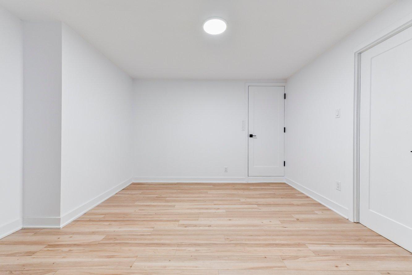 









2010


Rue La Corne

,
Saint-Bruno-de-Montarville,




QC
J3V4Z9

