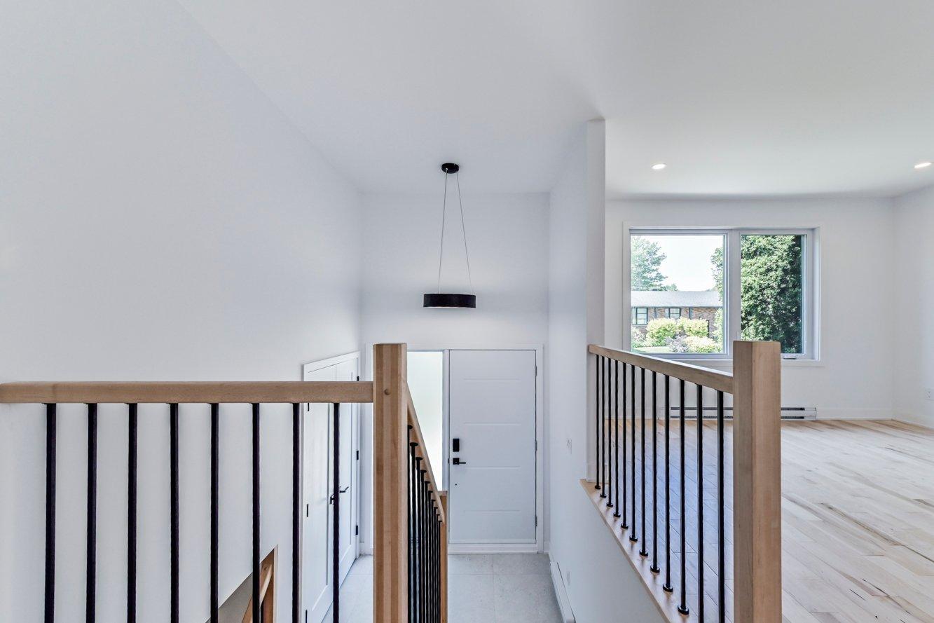 









2010


Rue La Corne

,
Saint-Bruno-de-Montarville,




QC
J3V4Z9

