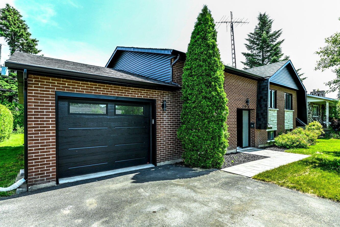 









2010


Rue La Corne

,
Saint-Bruno-de-Montarville,




QC
J3V4Z9

