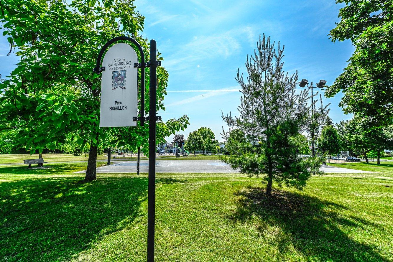 









2010


Rue La Corne

,
Saint-Bruno-de-Montarville,




QC
J3V4Z9

