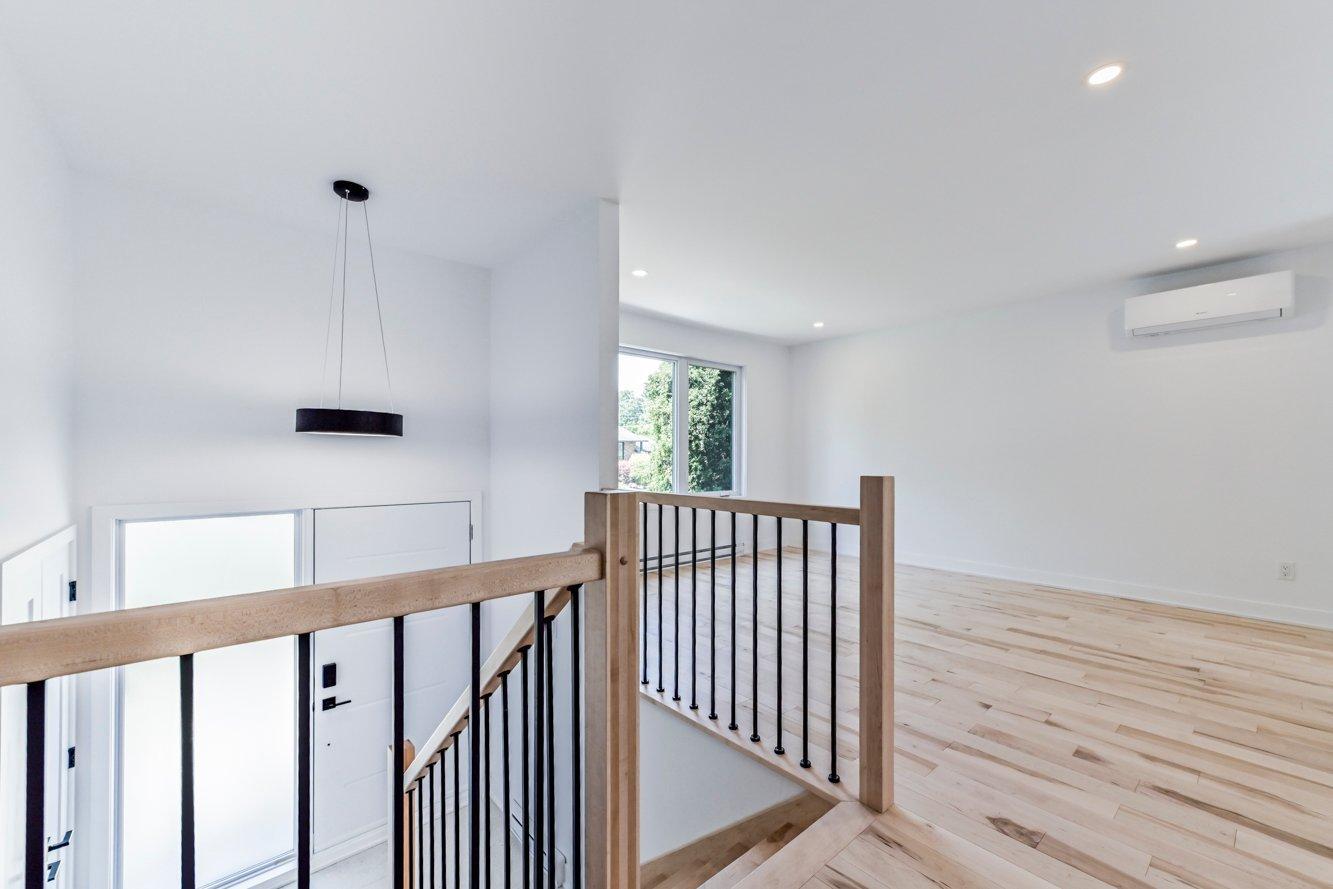 









2010


Rue La Corne

,
Saint-Bruno-de-Montarville,




QC
J3V4Z9

