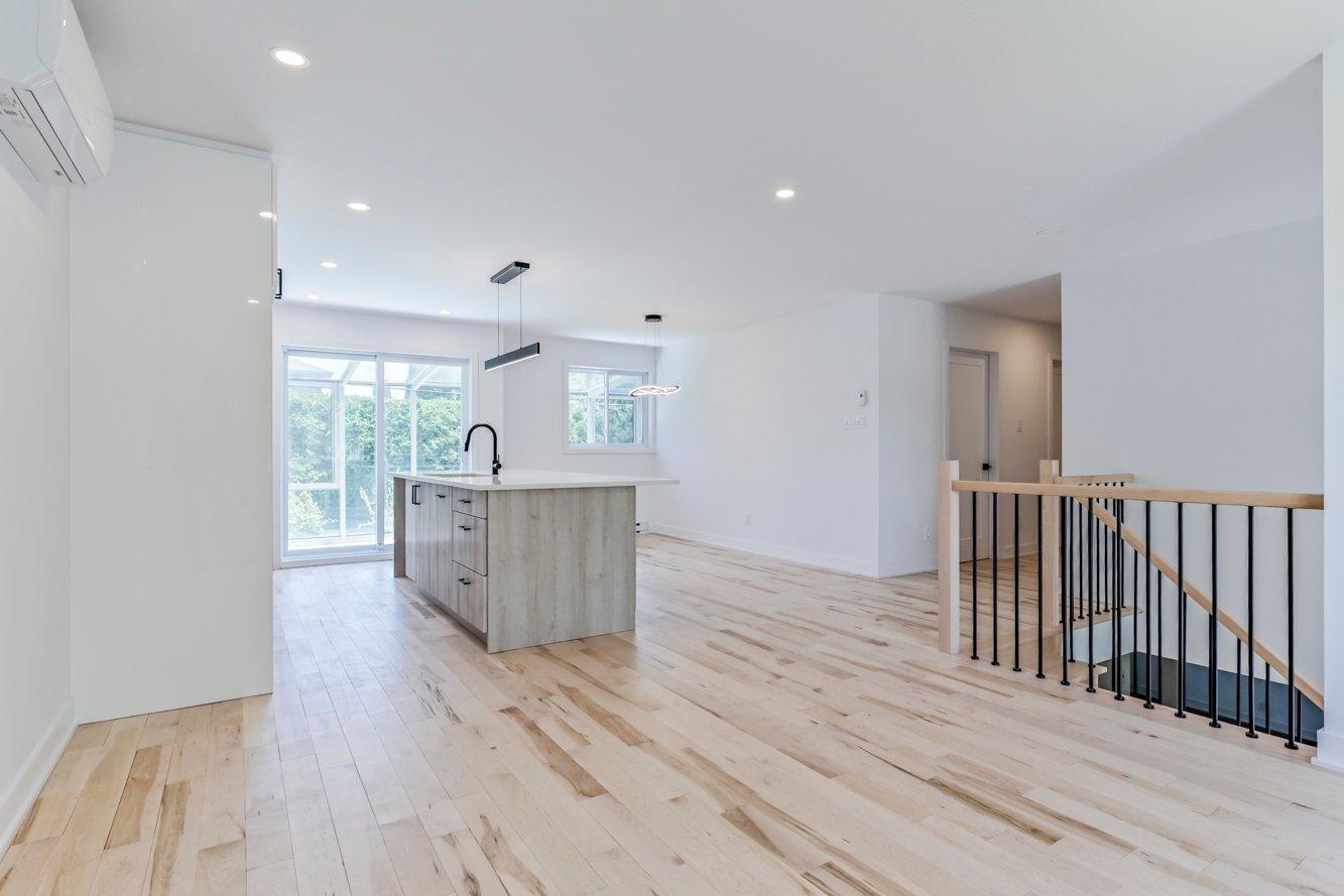 









2010


Rue La Corne

,
Saint-Bruno-de-Montarville,




QC
J3V4Z9

