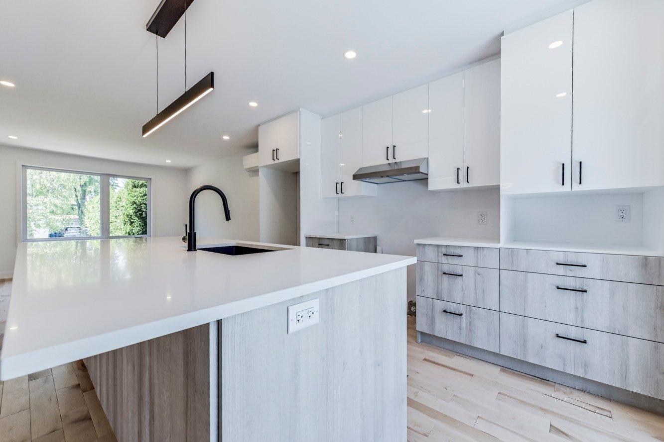 









2010


Rue La Corne

,
Saint-Bruno-de-Montarville,




QC
J3V4Z9

