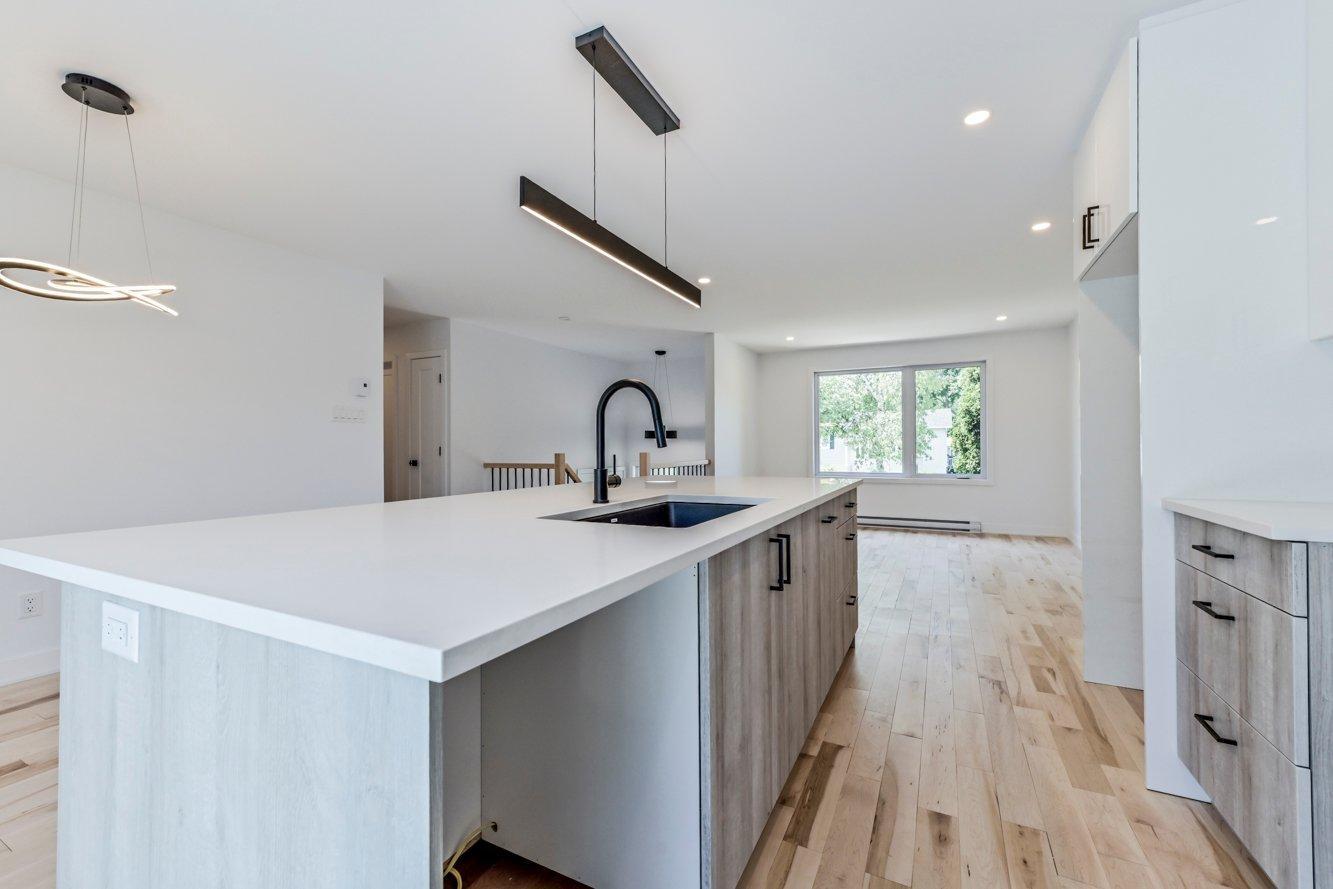 









2010


Rue La Corne

,
Saint-Bruno-de-Montarville,




QC
J3V4Z9

