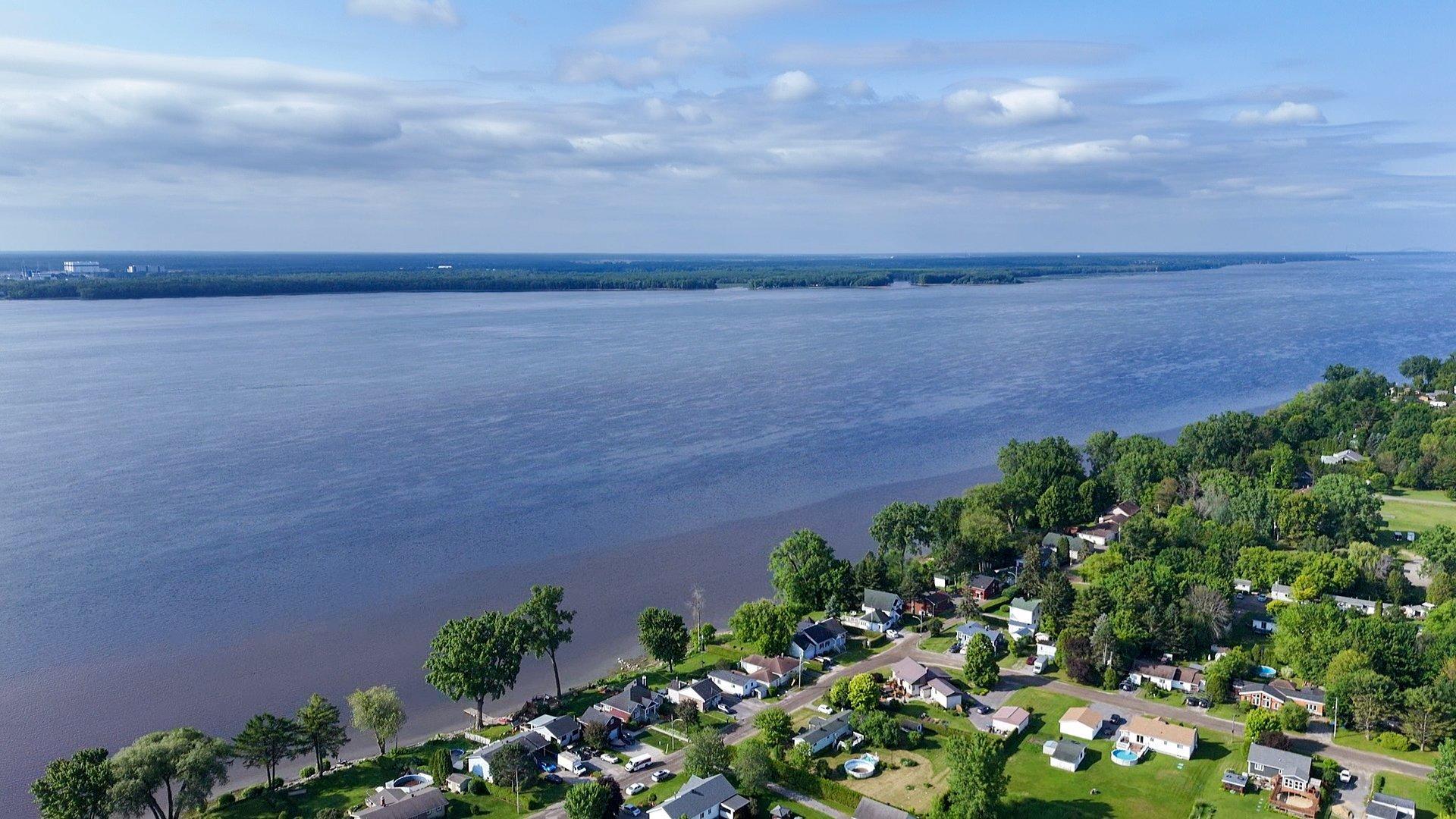 









4308


Rue du Rivage

,
Trois-Rivières,




QC
G8V1Z5

