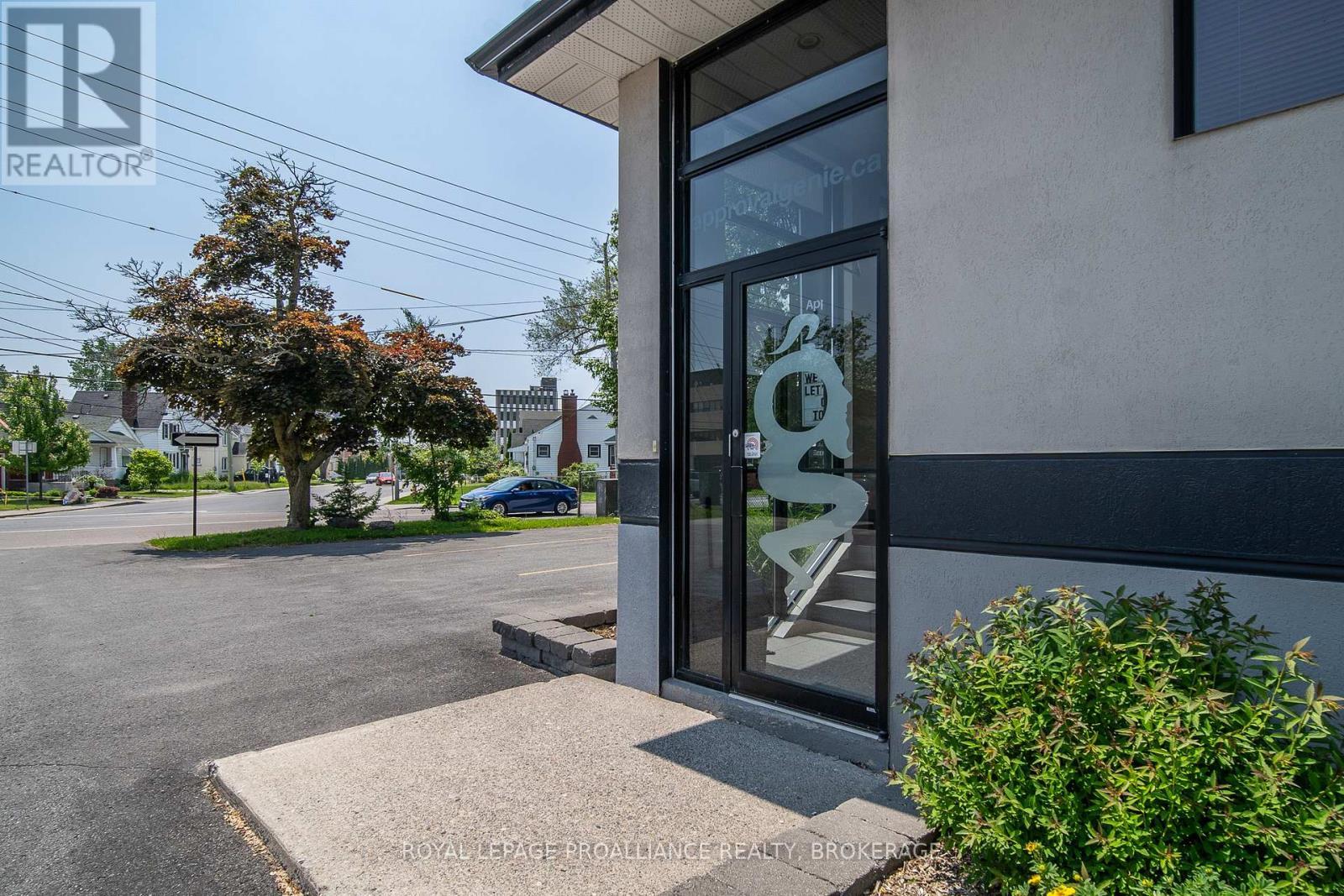 












271 CONCESSION STREET

,
Kingston (East of Sir John A. Blvd),




Ontario
K7K2B7

