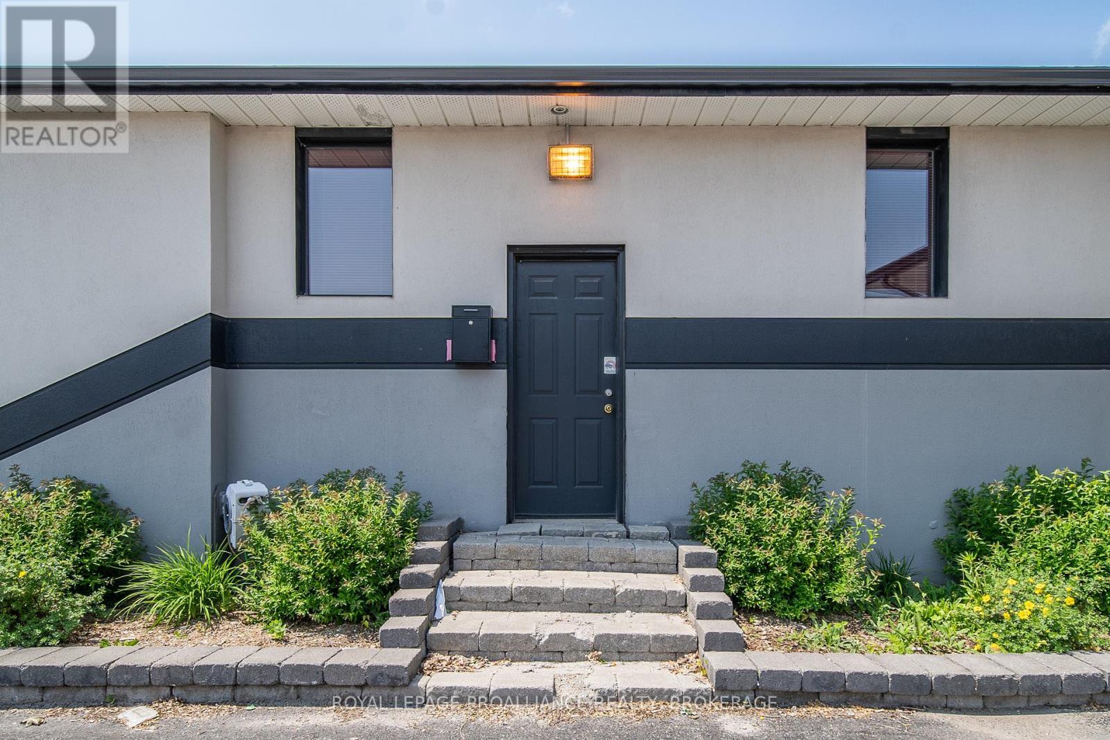 












271 CONCESSION STREET

,
Kingston (East of Sir John A. Blvd),




Ontario
K7K2B7

