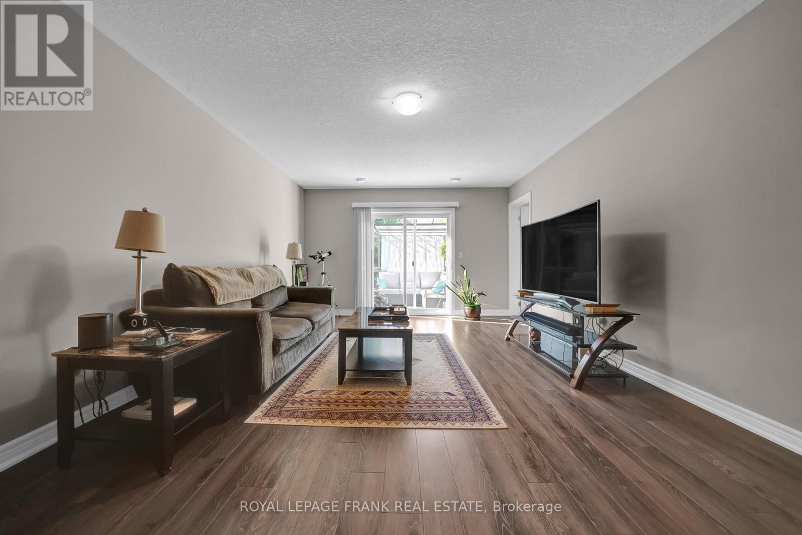












398 OLIVE AVENUE

,
Oshawa (Central),




Ontario
L1H2R1

