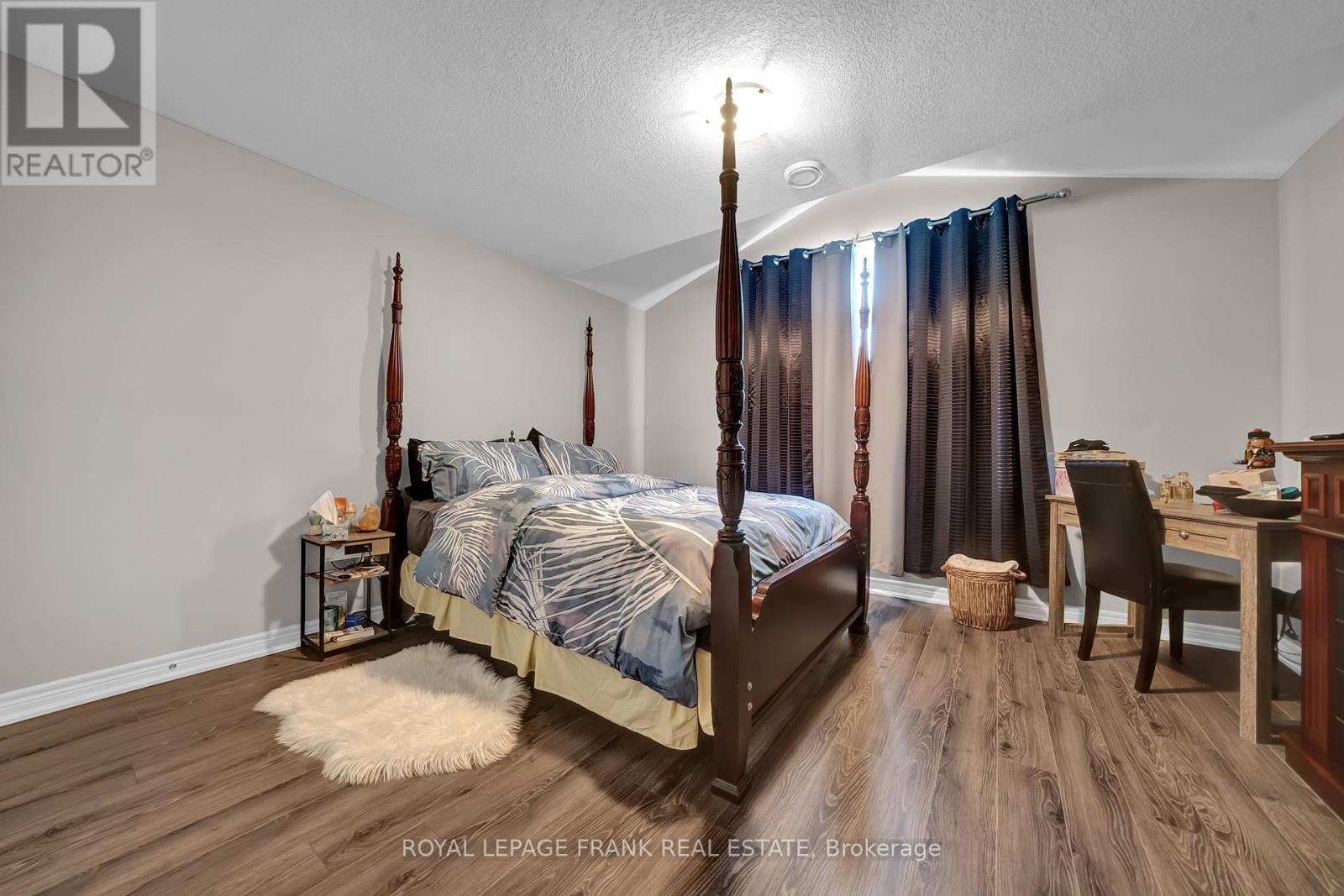 












398 OLIVE AVENUE

,
Oshawa (Central),




Ontario
L1H2R1

