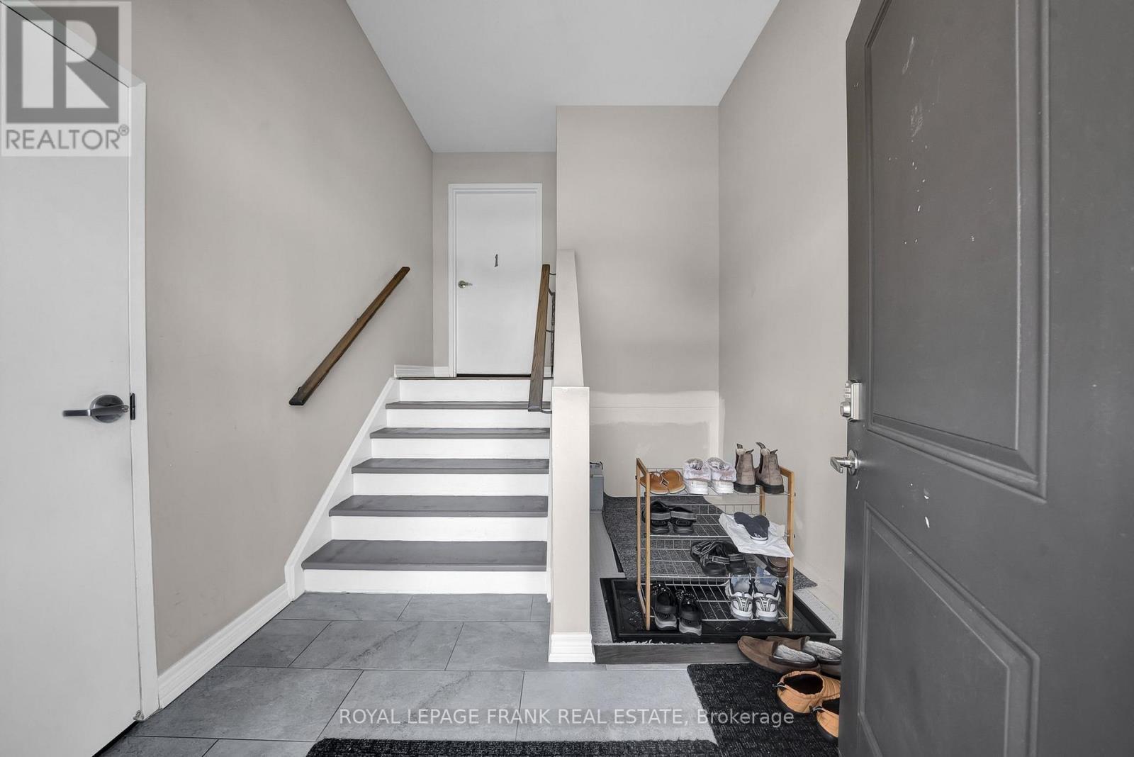 












398 OLIVE AVENUE

,
Oshawa (Central),




Ontario
L1H2R1


