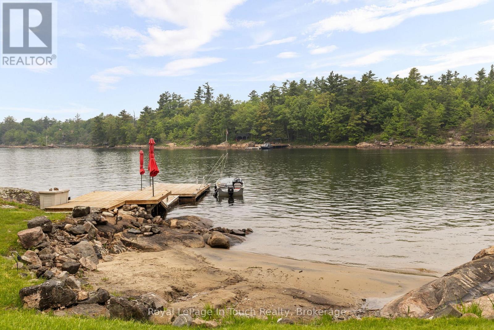 












198 LAVALLEY WAY

,
Georgian Bay (Baxter),




Ontario
P0E1E0

