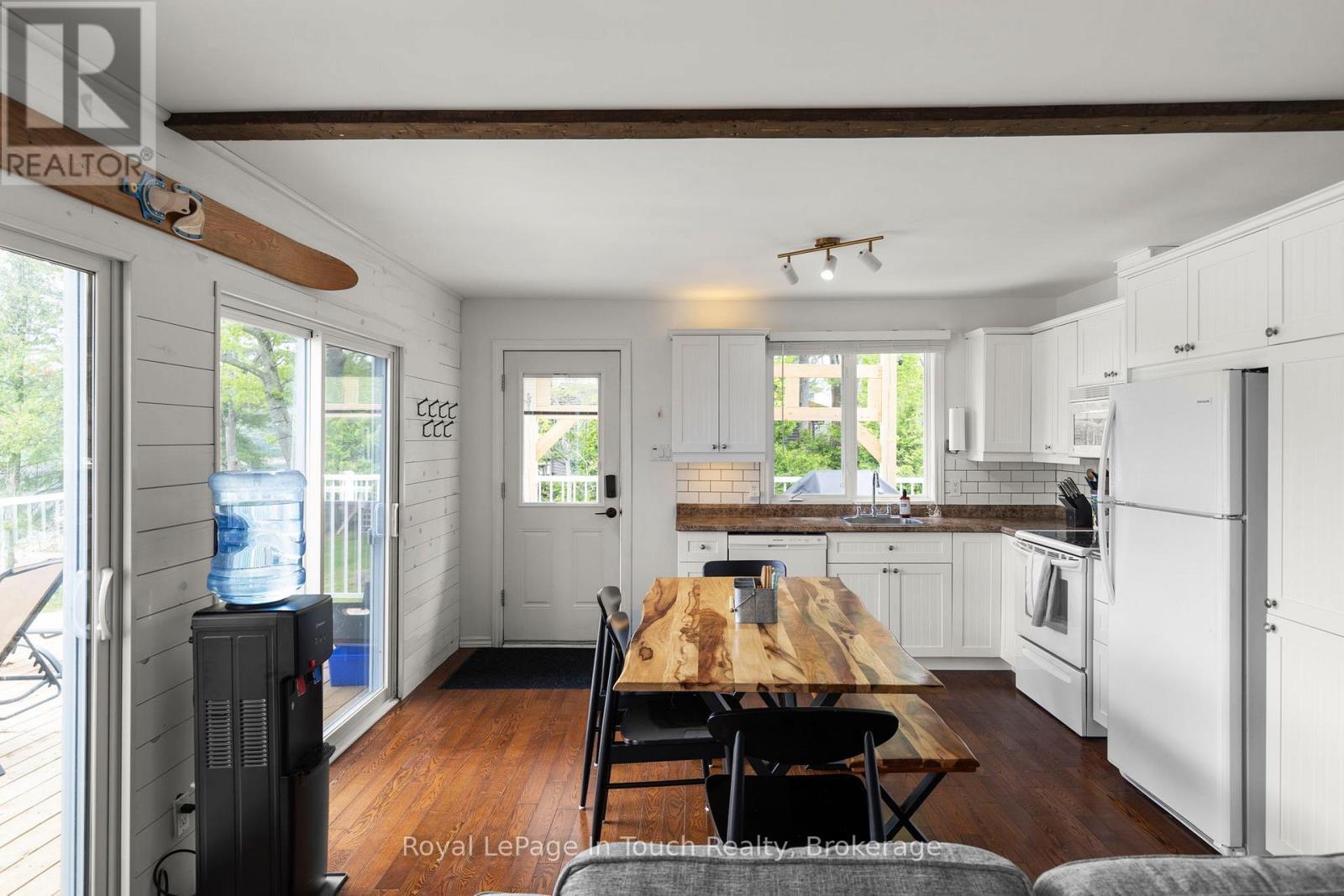 












198 LAVALLEY WAY

,
Georgian Bay (Baxter),




Ontario
P0E1E0

