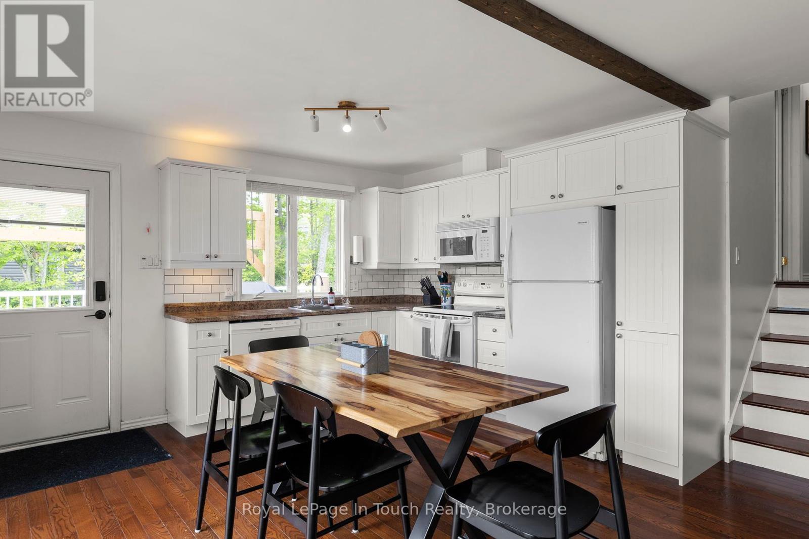












198 LAVALLEY WAY

,
Georgian Bay (Baxter),




Ontario
P0E1E0

