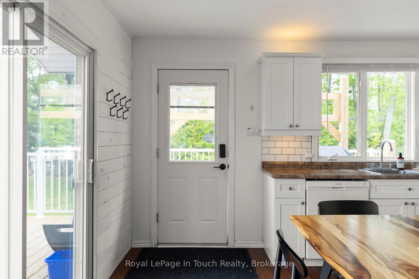 












198 LAVALLEY WAY

,
Georgian Bay (Baxter),




Ontario
P0E1E0

