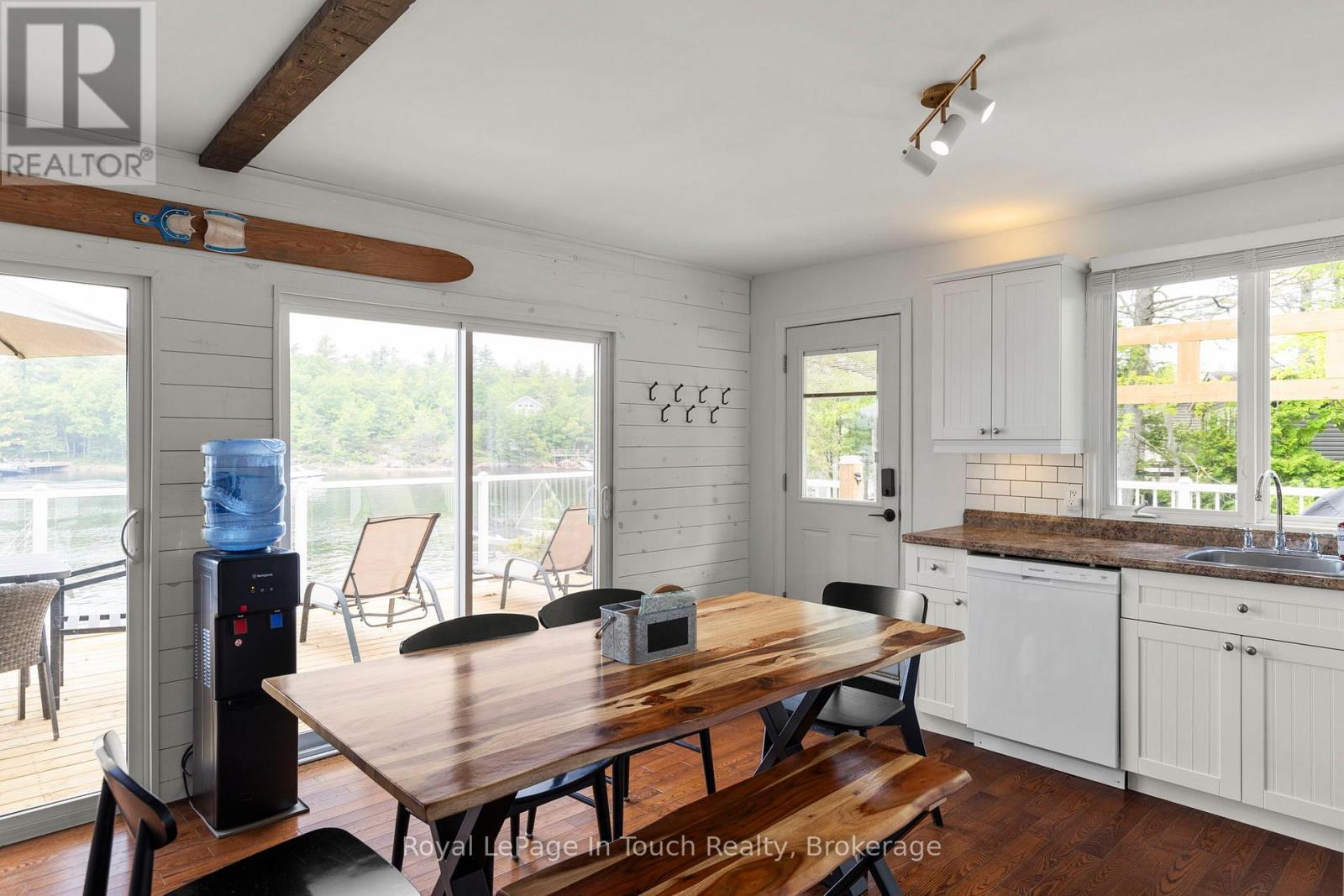 












198 LAVALLEY WAY

,
Georgian Bay (Baxter),




Ontario
P0E1E0

