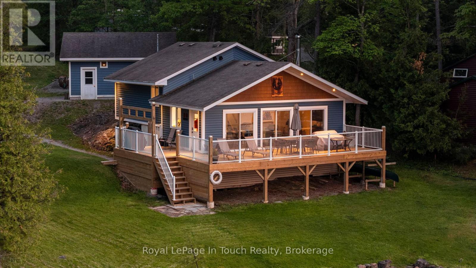 












198 LAVALLEY WAY

,
Georgian Bay (Baxter),




Ontario
P0E1E0

