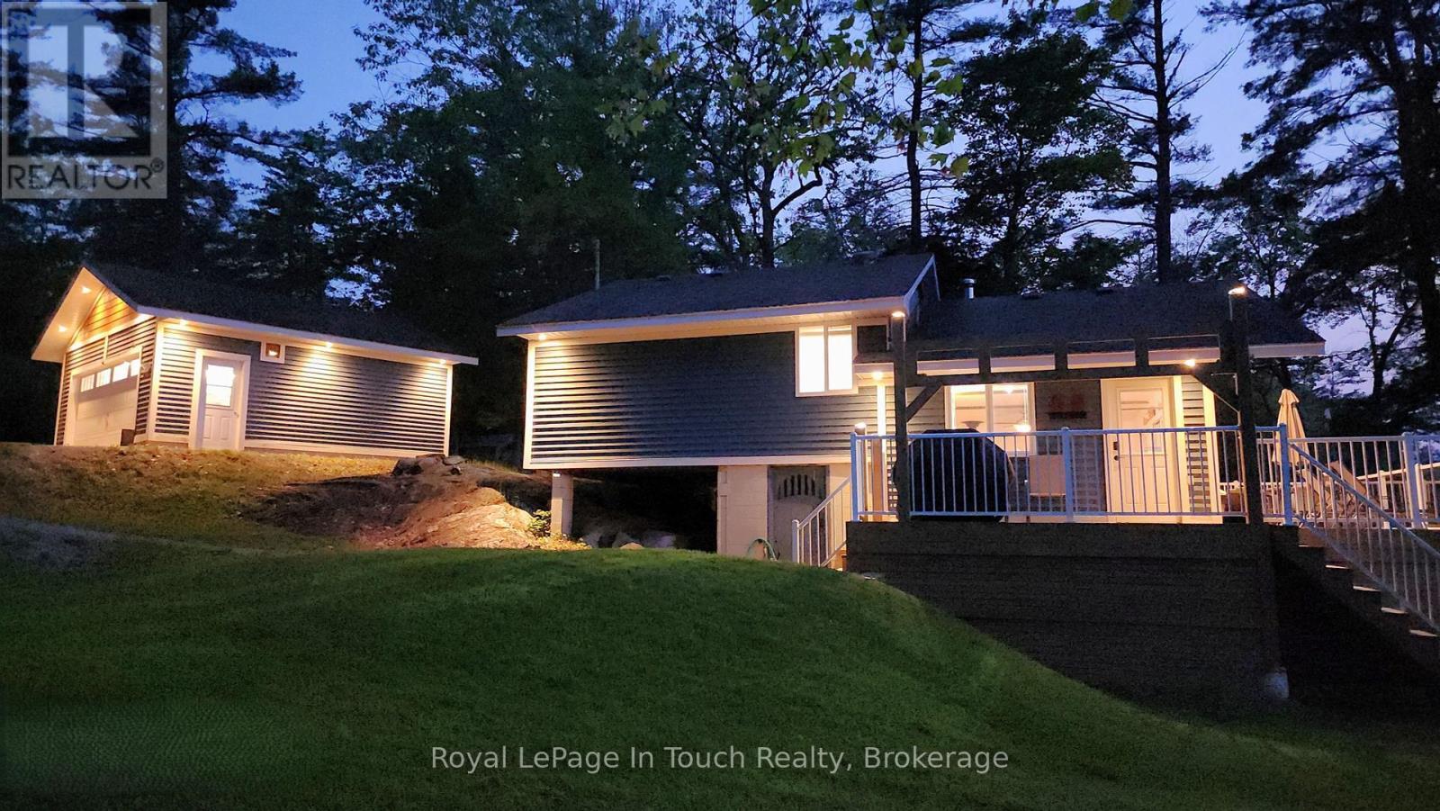 












198 LAVALLEY WAY

,
Georgian Bay (Baxter),




Ontario
P0E1E0

