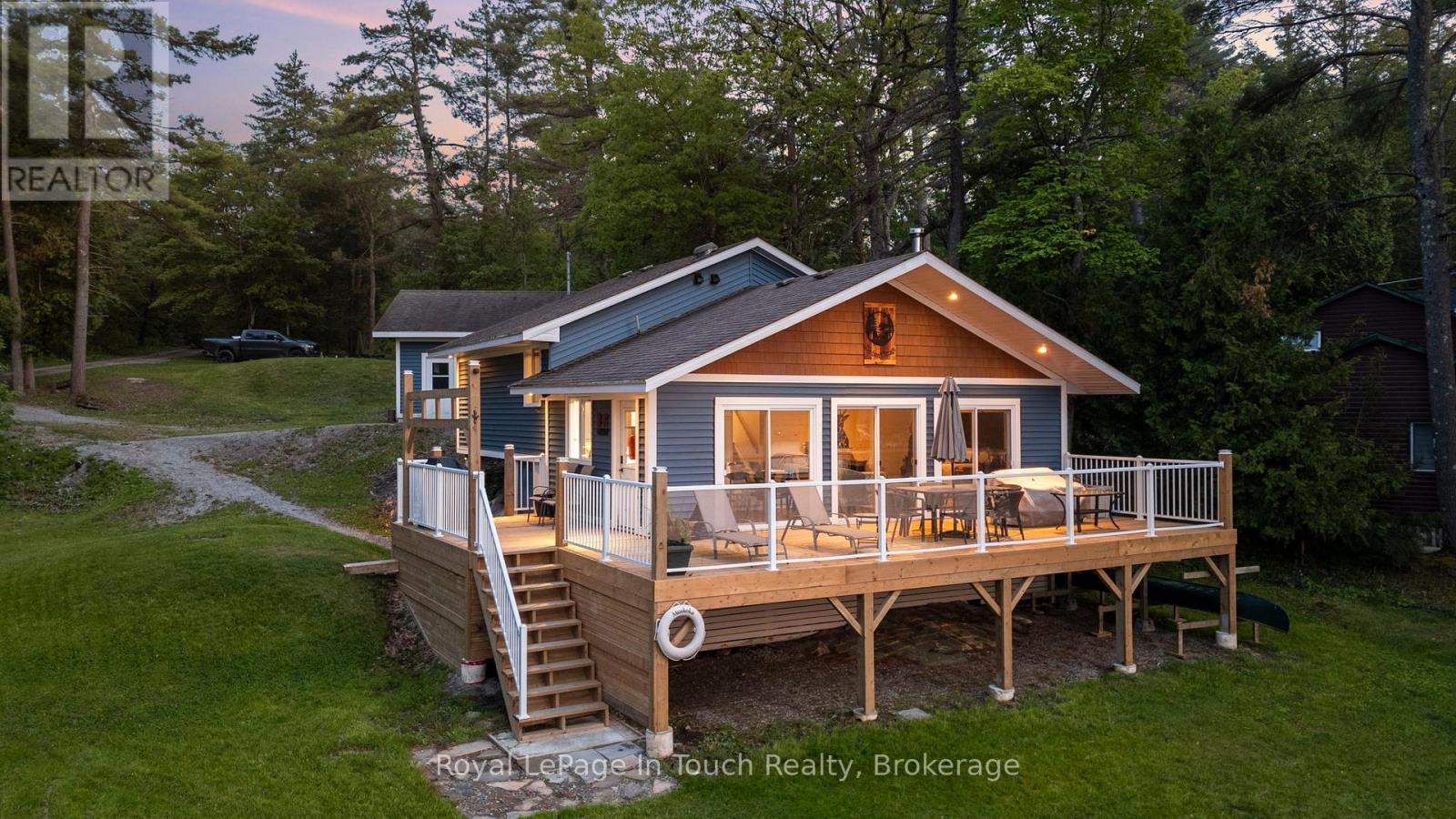 












198 LAVALLEY WAY

,
Georgian Bay (Baxter),




Ontario
P0E1E0

