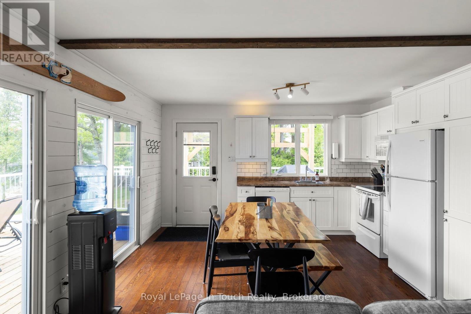 












198 LAVALLEY WAY

,
Georgian Bay (Baxter),




Ontario
P0E1E0

