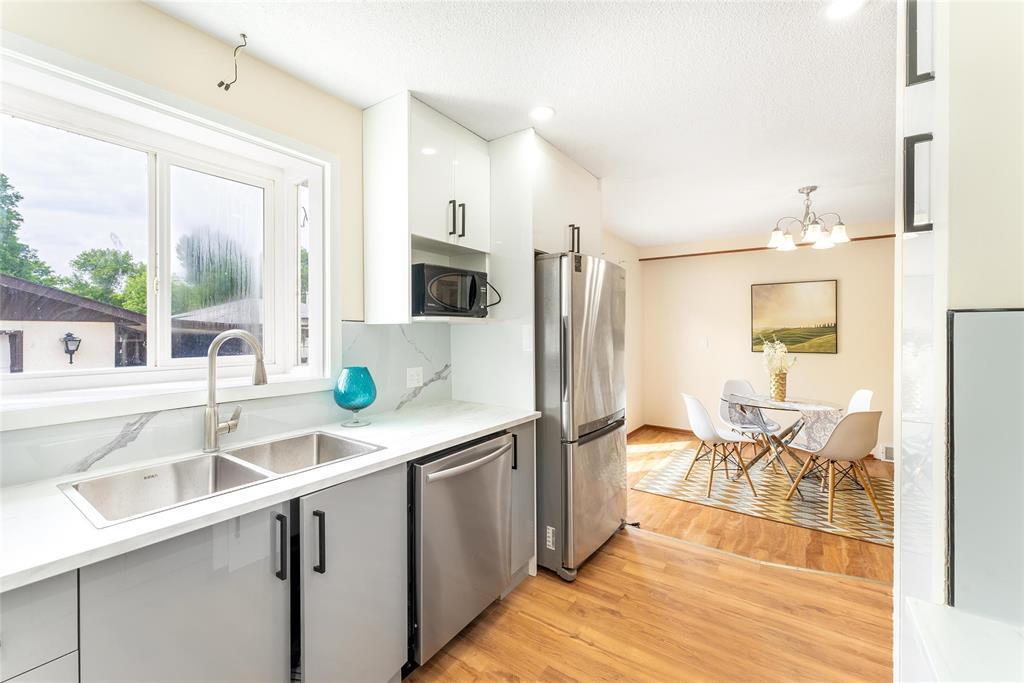 












54 Marbury Road

,
Winnipeg,




Manitoba
R2P0E4

