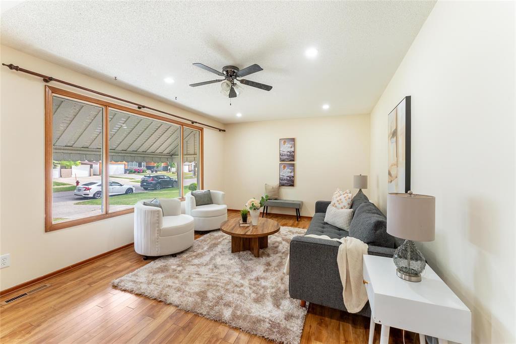 












54 Marbury Road

,
Winnipeg,




Manitoba
R2P0E4

