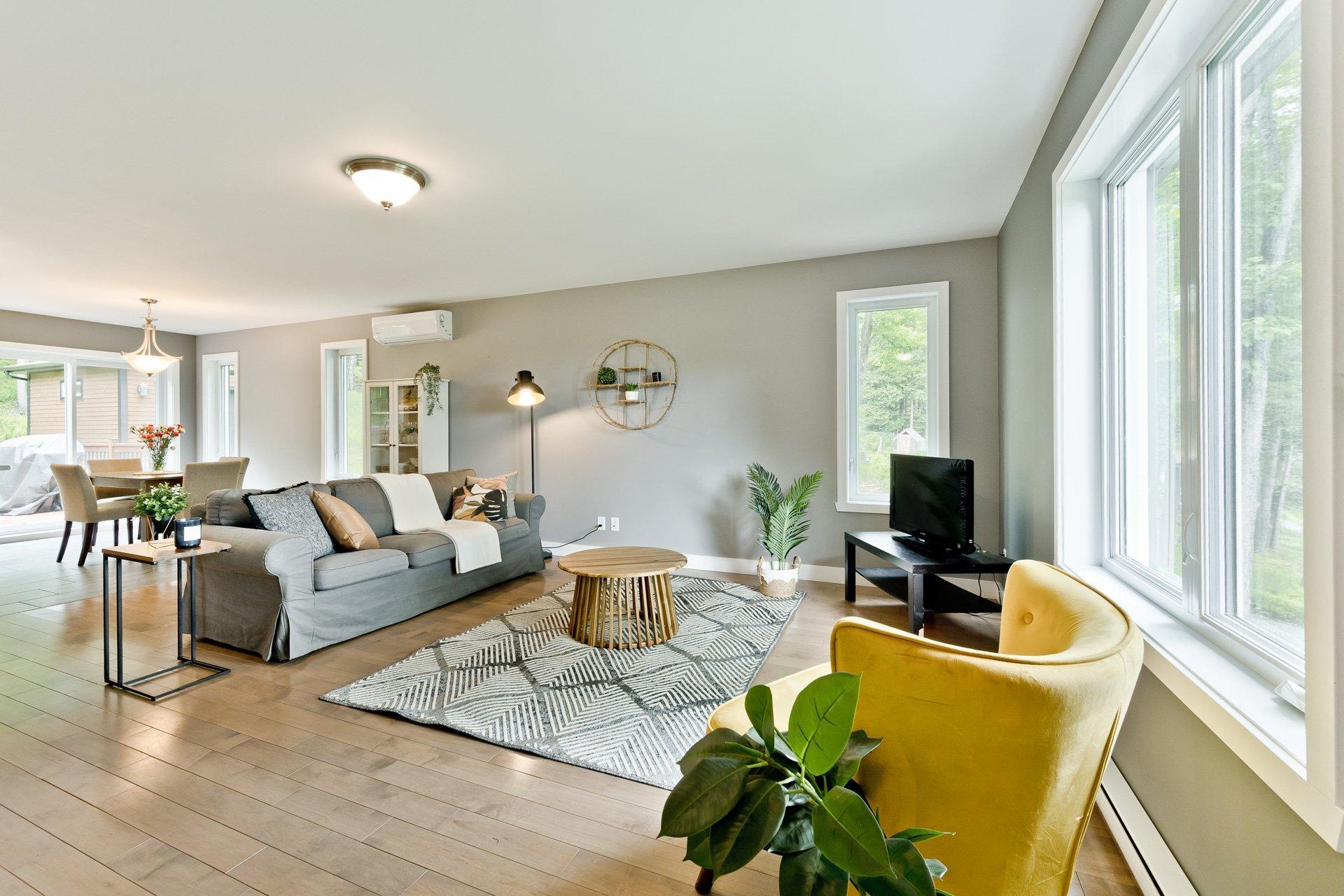 









1685


Ch. Mitchell

,
Sherbrooke (Lennoxville),




QC
J1M0C4

