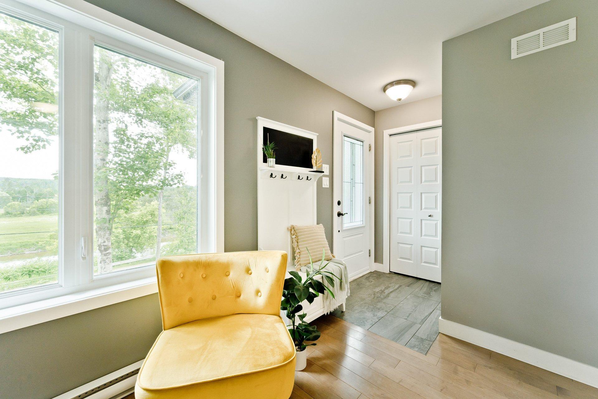 









1685


Ch. Mitchell

,
Sherbrooke (Lennoxville),




QC
J1M0C4

