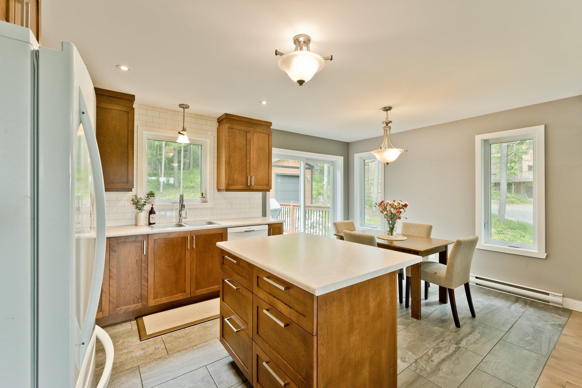 









1685


Ch. Mitchell

,
Sherbrooke (Lennoxville),




QC
J1M0C4

