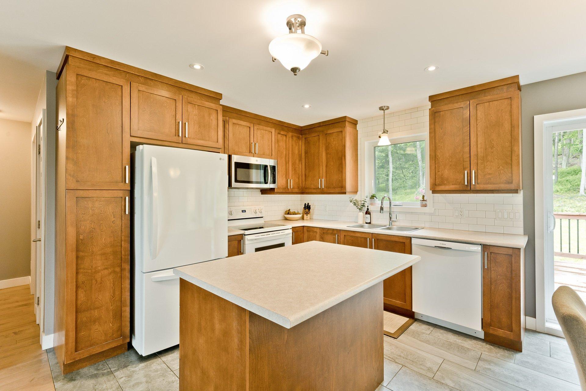 









1685


Ch. Mitchell

,
Sherbrooke (Lennoxville),




QC
J1M0C4

