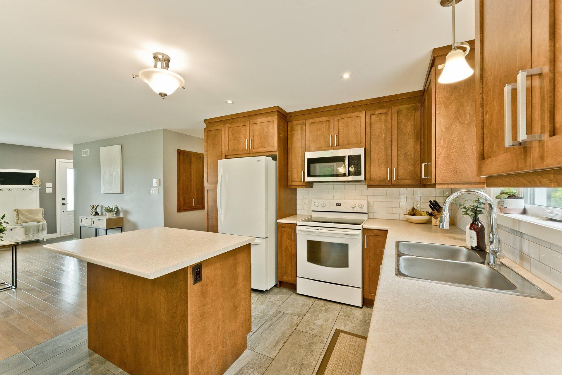 









1685


Ch. Mitchell

,
Sherbrooke (Lennoxville),




QC
J1M0C4

