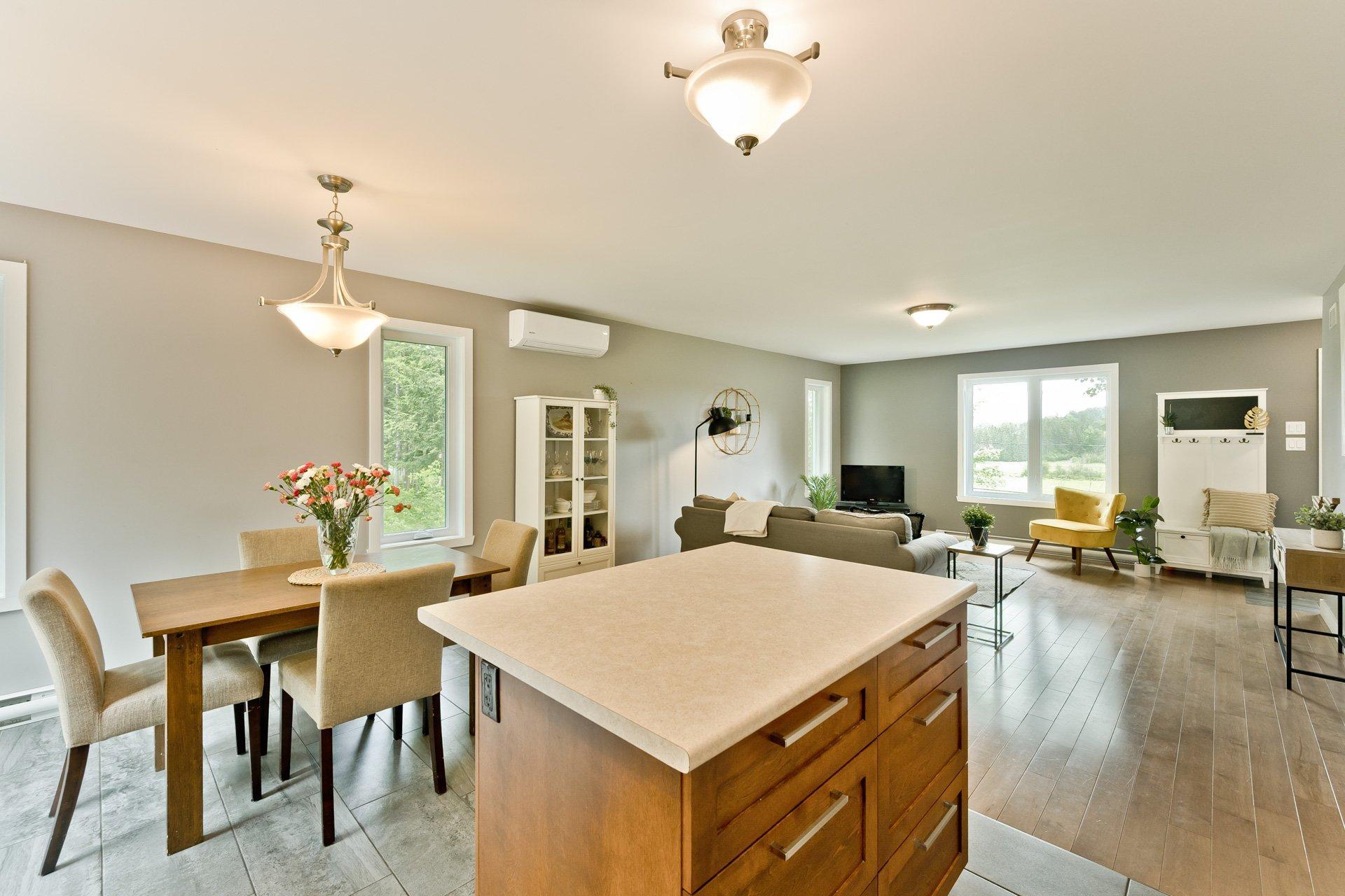 









1685


Ch. Mitchell

,
Sherbrooke (Lennoxville),




QC
J1M0C4

