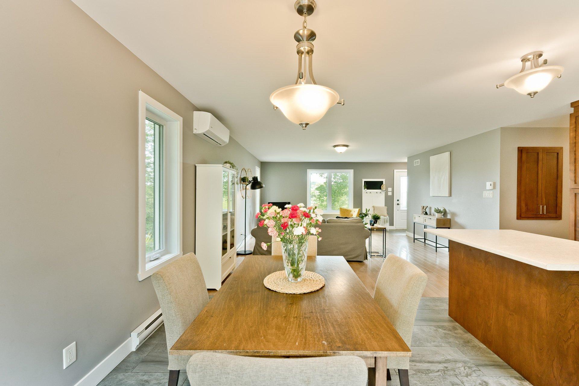 









1685


Ch. Mitchell

,
Sherbrooke (Lennoxville),




QC
J1M0C4


