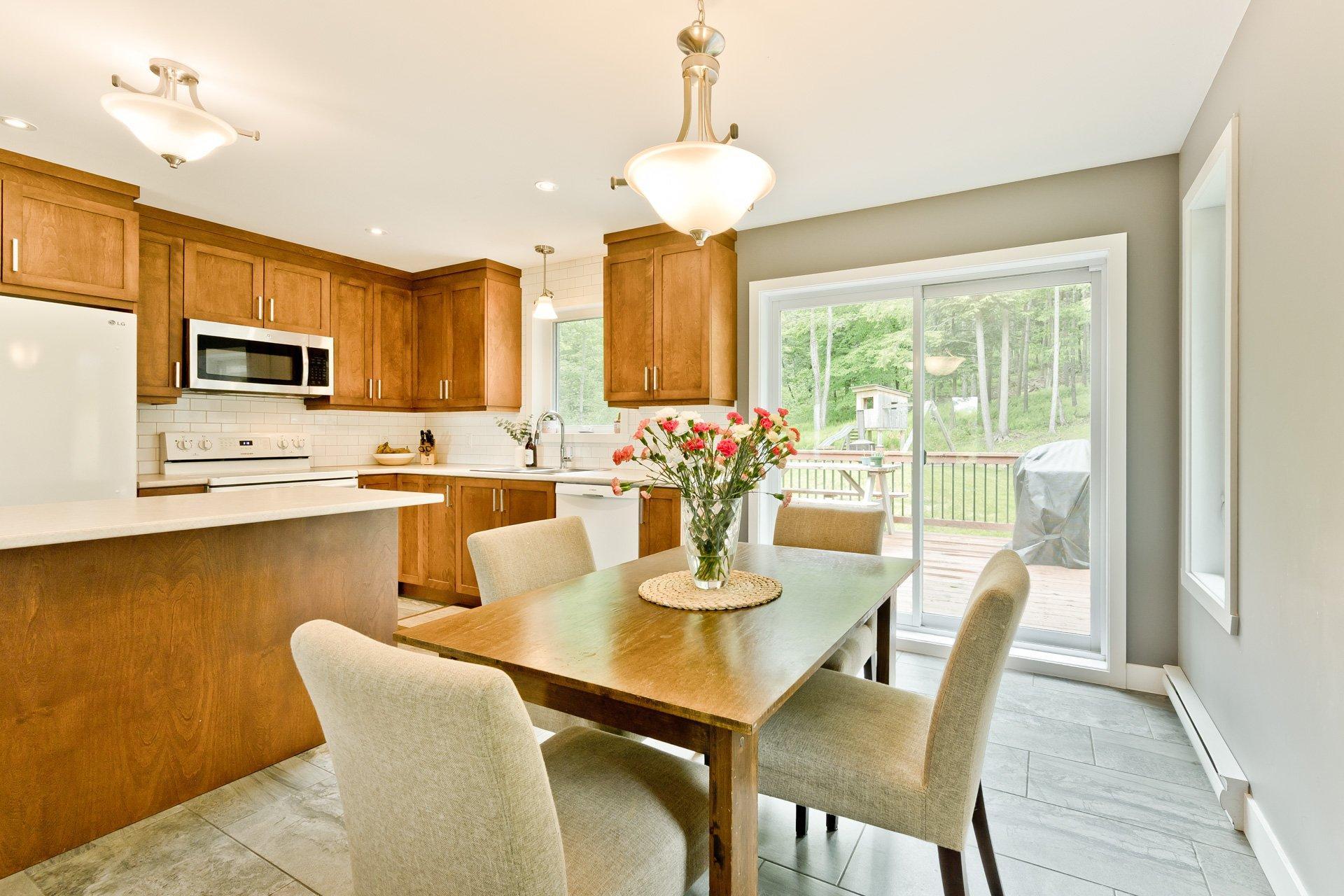 









1685


Ch. Mitchell

,
Sherbrooke (Lennoxville),




QC
J1M0C4

