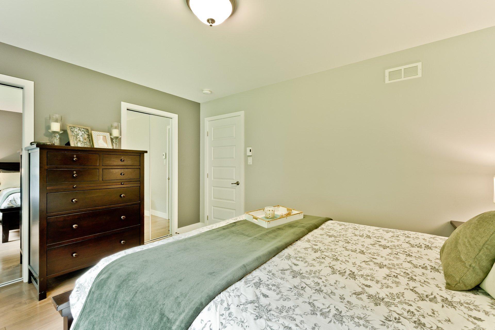 









1685


Ch. Mitchell

,
Sherbrooke (Lennoxville),




QC
J1M0C4

