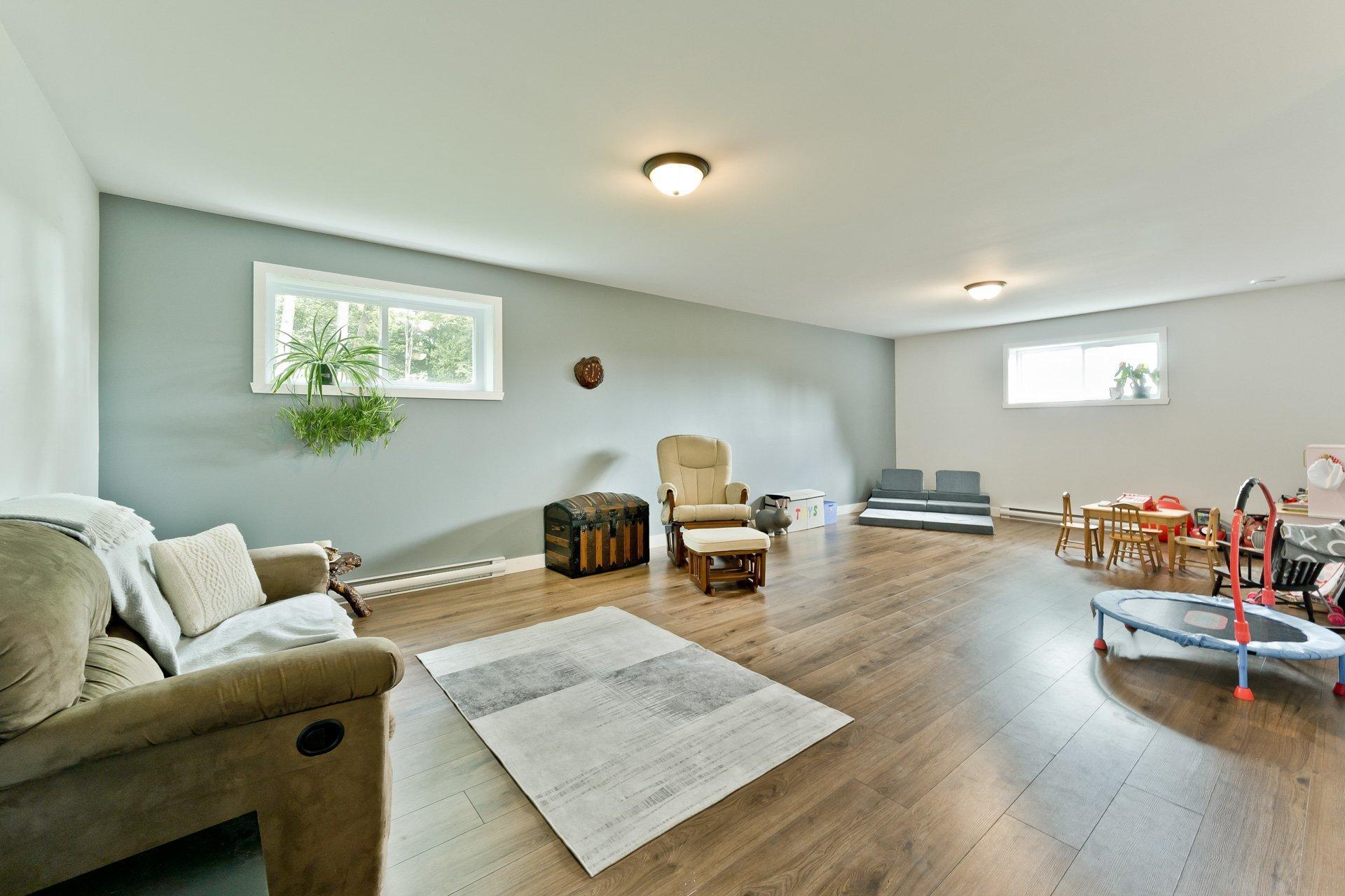 









1685


Ch. Mitchell

,
Sherbrooke (Lennoxville),




QC
J1M0C4

