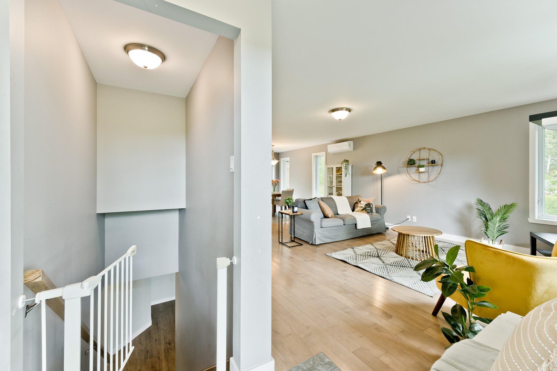 









1685


Ch. Mitchell

,
Sherbrooke (Lennoxville),




QC
J1M0C4

