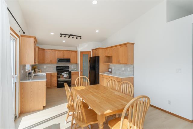 









30


Evelyne Reese

BLVD,
Winnipeg,




MB
R3X 2S9

