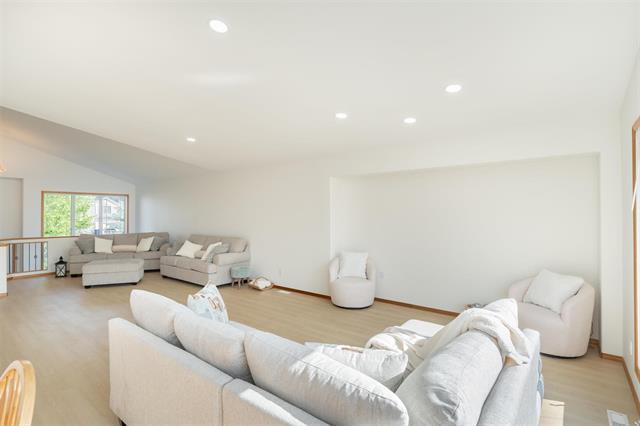









30


Evelyne Reese

BLVD,
Winnipeg,




MB
R3X 2S9

