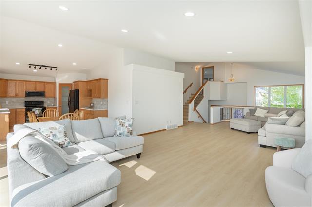 









30


Evelyne Reese

BLVD,
Winnipeg,




MB
R3X 2S9

