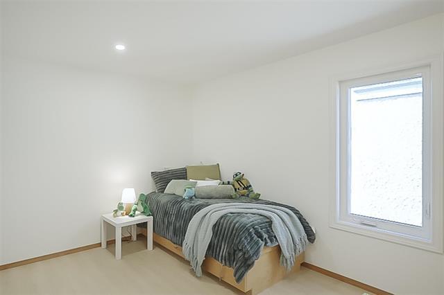 









30


Evelyne Reese

BLVD,
Winnipeg,




MB
R3X 2S9

