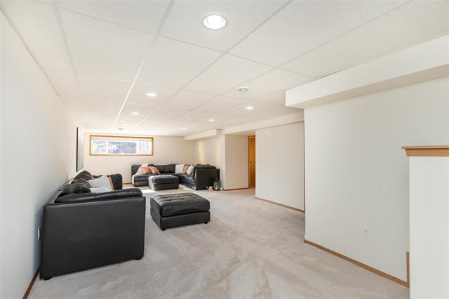 









30


Evelyne Reese

BLVD,
Winnipeg,




MB
R3X 2S9

