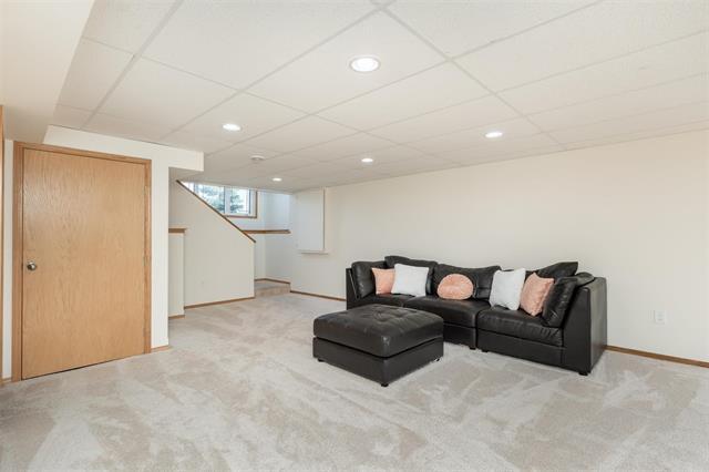 









30


Evelyne Reese

BLVD,
Winnipeg,




MB
R3X 2S9

