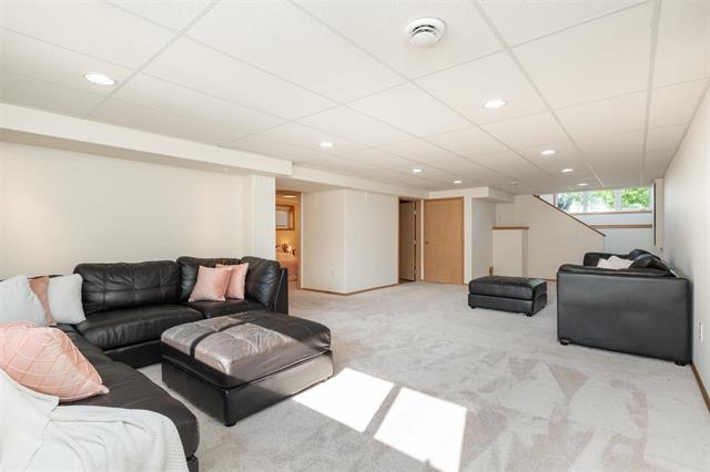 









30


Evelyne Reese

BLVD,
Winnipeg,




MB
R3X 2S9

