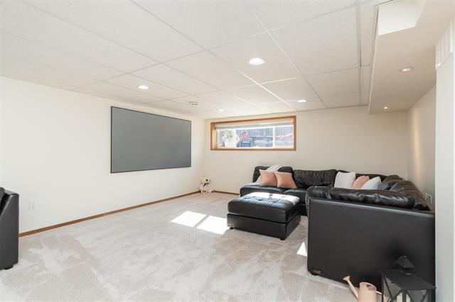 









30


Evelyne Reese

BLVD,
Winnipeg,




MB
R3X 2S9

