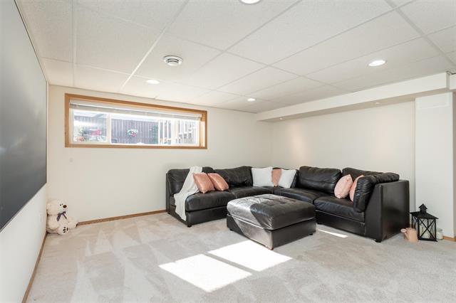 









30


Evelyne Reese

BLVD,
Winnipeg,




MB
R3X 2S9

