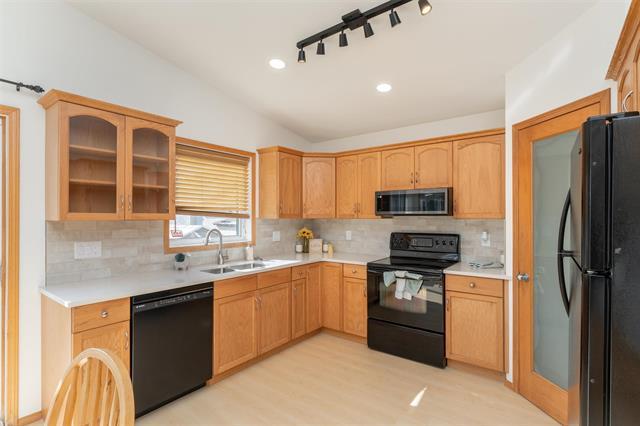 









30


Evelyne Reese

BLVD,
Winnipeg,




MB
R3X 2S9

