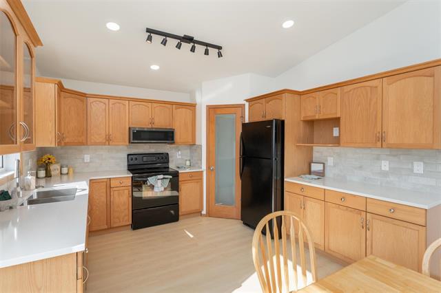 









30


Evelyne Reese

BLVD,
Winnipeg,




MB
R3X 2S9

